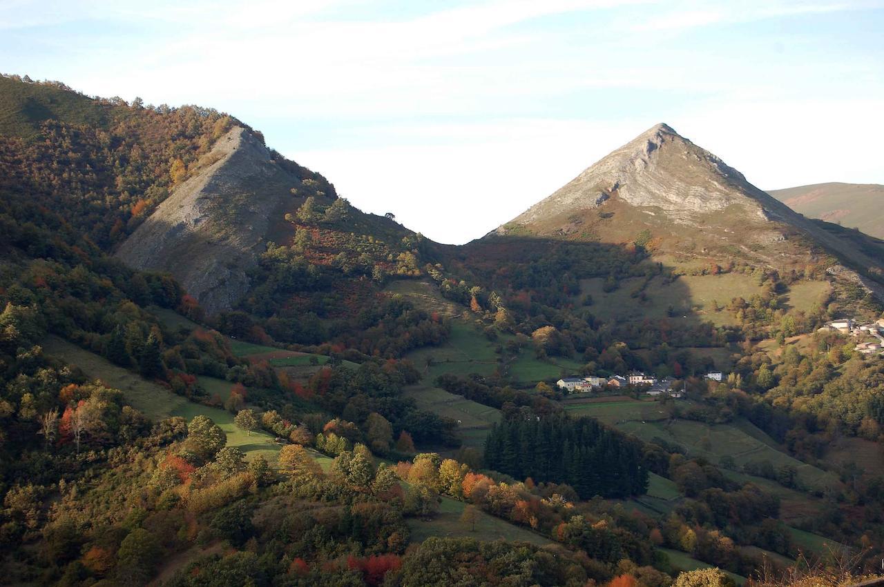 El Mirador De Fuentes Del Narcea 호텔 Moncó 외부 사진